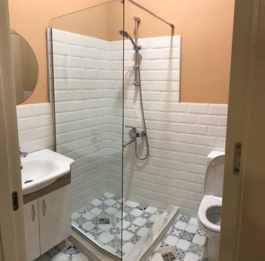 Guest House Third Floor 第比利斯 外观 照片